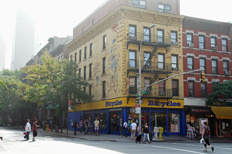 676 Ninth Ave in New York, NY - Building Photo - Building Photo