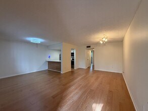 2525 W Bay Dr in Belleair Bluffs, FL - Building Photo - Building Photo