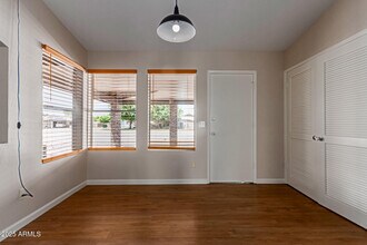 137 W Wagoner Rd in Phoenix, AZ - Building Photo - Building Photo