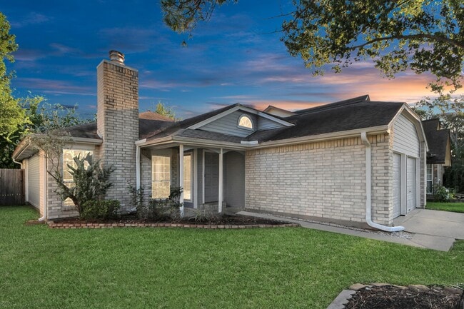 property at 19422 Lake Hollow Ln