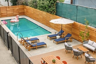 1286 W Adams Blvd in Los Angeles, CA - Building Photo - Building Photo