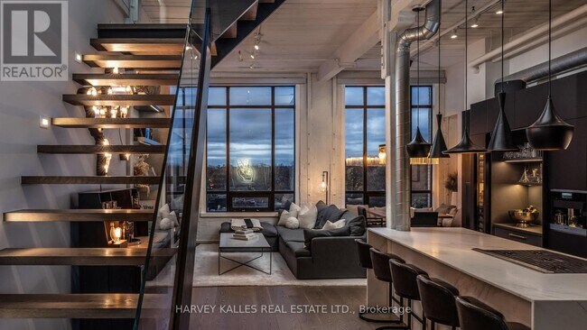 993 Queen St W in Toronto, ON - Building Photo - Building Photo