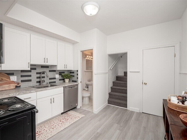 29 Florence St, Unit 1 in Medford, MA - Building Photo - Building Photo