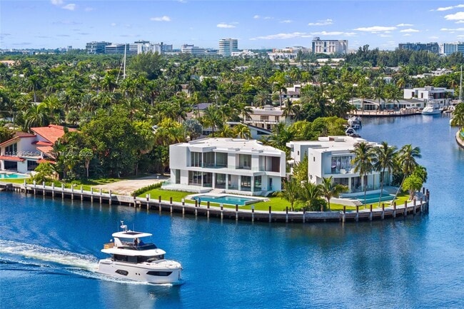 property at 503 Palm Dr