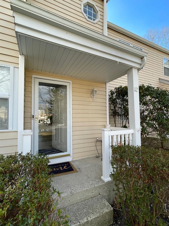 12 Paine Commons in Yaphank, NY - Building Photo