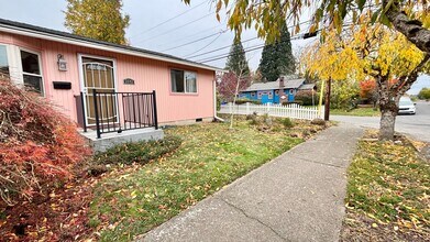 2642 SE 77th Ave in Portland, OR - Building Photo - Building Photo