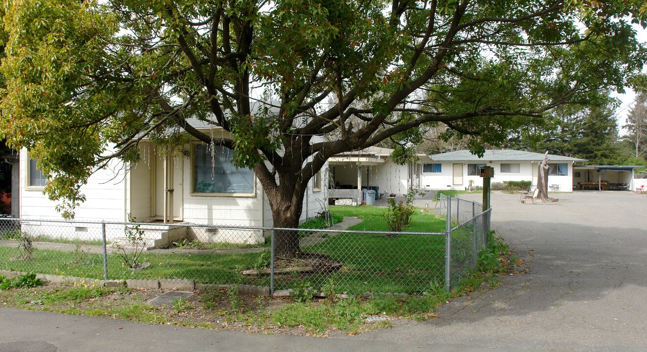 597-605 Grandberg in Santa Rosa, CA - Building Photo