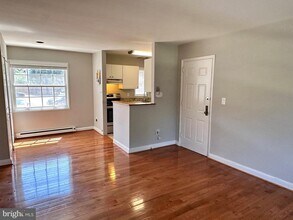 1706 W Abingdon Dr in Alexandria, VA - Building Photo - Building Photo