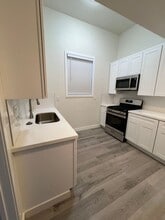 617 W 76th St in Los Angeles, CA - Building Photo - Building Photo