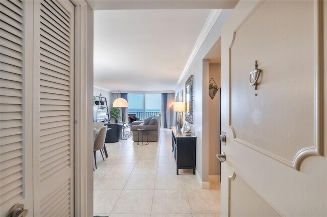 2000 S Ocean Blvd in Pompano Beach, FL - Foto de edificio - Building Photo