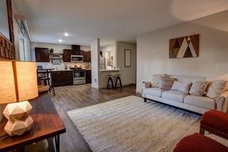 Commons at Redwood Creek Apartments in Beaverton, OR - Building Photo - Building Photo