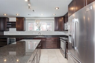 700 N Noble St in Chicago, IL - Building Photo - Building Photo