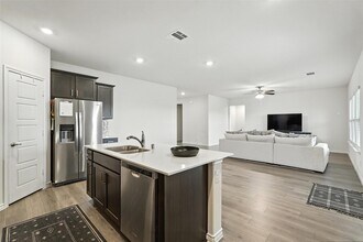 135 Exploration Wy in Fate, TX - Foto de edificio - Building Photo