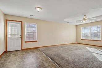 300 NE 7th St in Oak Grove, MO - Building Photo - Building Photo