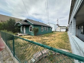 207 E Main St in Klamath Falls, OR - Building Photo - Building Photo