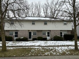 1121 Brooke Park Dr in Toledo, OH - Building Photo