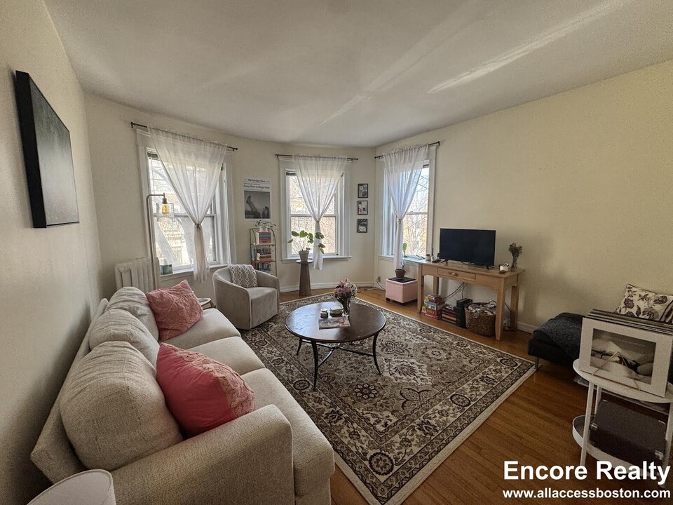 74 Parkman St, Unit 2 in Brookline, MA - Building Photo