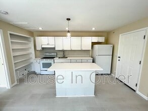 307 8th Ave E in Hendersonville, NC - Building Photo - Building Photo
