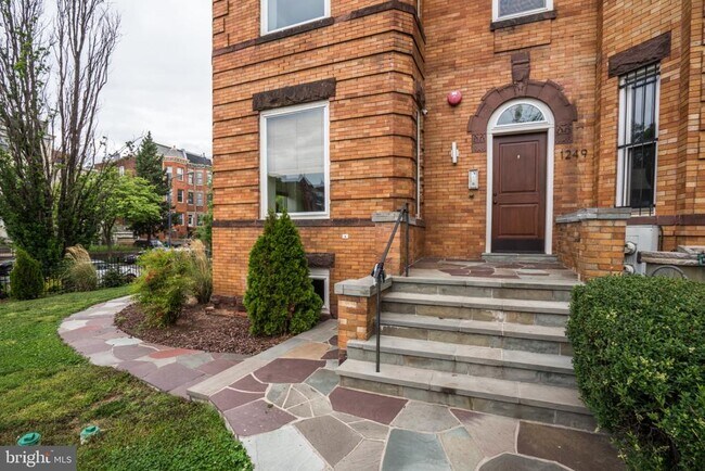 1249 Kenyon St NW in Washington, DC - Building Photo - Building Photo