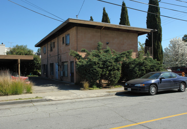 584 Cambridge Ave in Palo Alto, CA - Building Photo - Building Photo