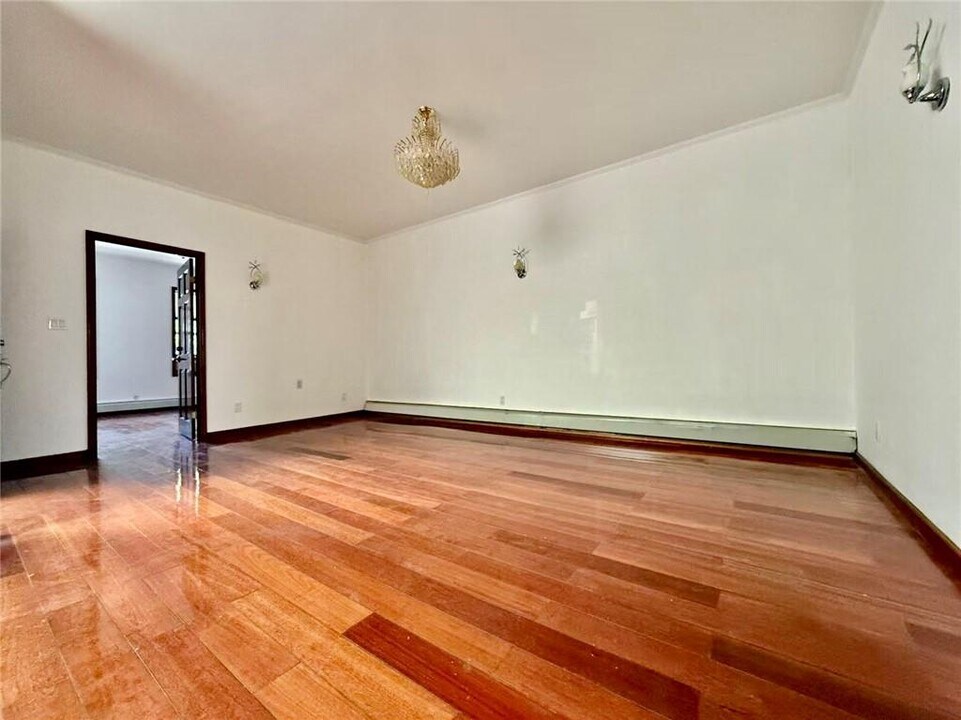 333 Parkville Ave in Brooklyn, NY - Building Photo