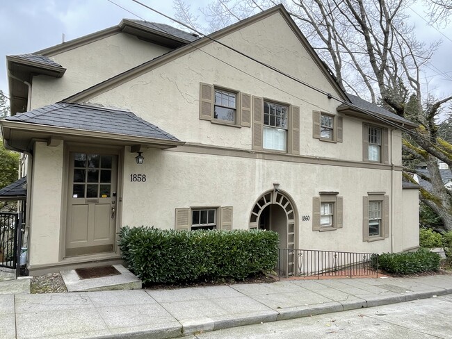 1860 SW High St in Portland, OR - Foto de edificio - Building Photo