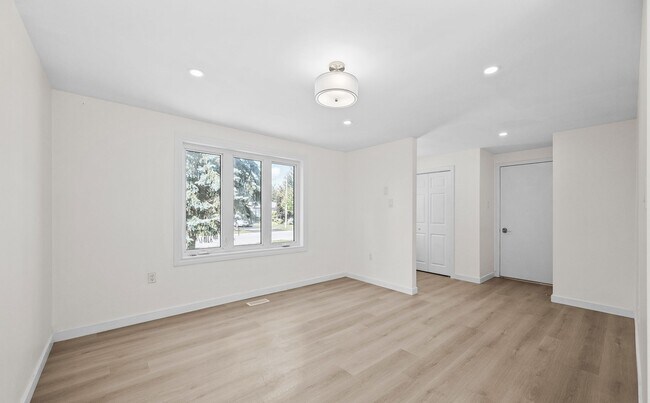 96 Hickling Trail in Barrie, ON - Building Photo - Building Photo