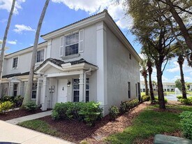 8140 Pacific Beach Dr in Ft. Myers, FL - Building Photo