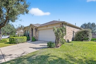 827 Honeysuckle Vine Dr in Rosenberg, TX - Foto de edificio - Building Photo