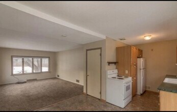 802 Le Hillier St, Unit 1 in Mankato, MN - Building Photo - Building Photo