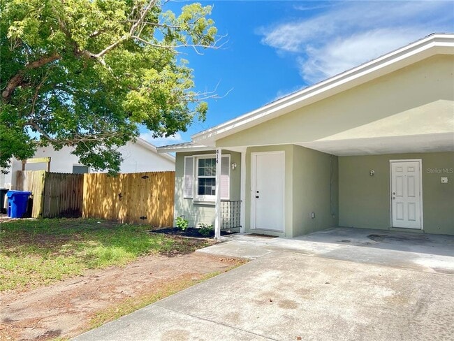414 Live Oak Ln