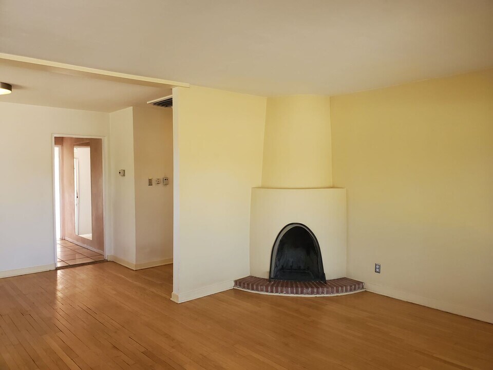 1144 Princeton Dr NE in Albuquerque, NM - Building Photo