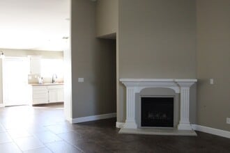 7031 Via Del Mar in Bakersfield, CA - Building Photo - Building Photo