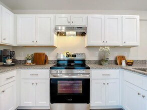 6357 Spinnaker Blvd in Englewood, FL - Building Photo - Building Photo