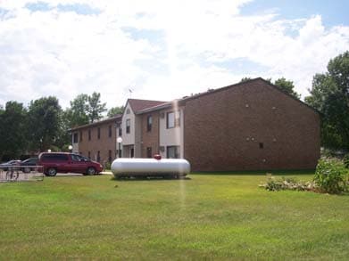 Oak Hill Manor Apartments in Oakes, ND - Foto de edificio - Building Photo