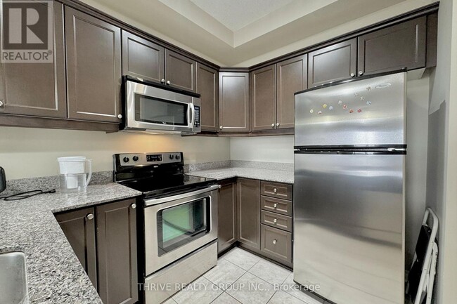 1030-1030 Coronation Dr in London, ON - Building Photo - Building Photo
