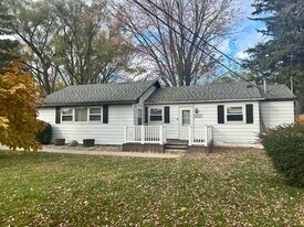 2631 Tatham Rd in Saginaw, MI - Building Photo