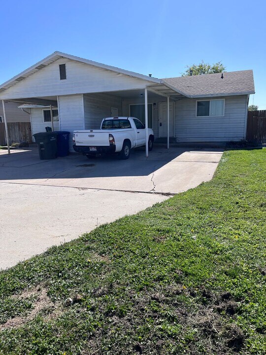 1477 W 2400 S in West Valley City, UT - Foto de edificio