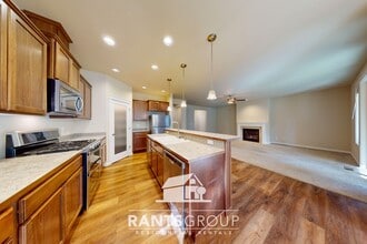 8825 Shepard Way NE in Lacey, WA - Building Photo - Building Photo