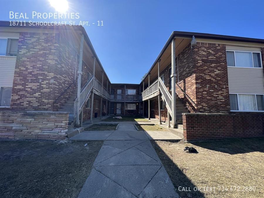 18711 Schoolcraft Rd, Unit 11 in Detroit, MI - Foto de edificio