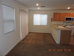 9176 Starling Wing Pl in Las Vegas, NV - Building Photo - Building Photo