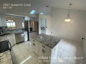 2907 Jeanette Cove in Oviedo, FL - Foto de edificio - Building Photo