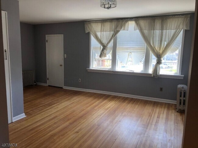 14 Bergen Ave-Unit -3 in Clifton, NJ - Building Photo - Building Photo