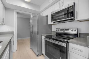 5780 Rock Island Rd in Tamarac, FL - Building Photo