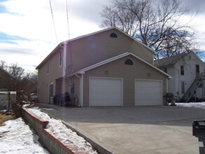 406 Bluemont Ave-Unit -1 in Manhattan, KS - Foto de edificio - Building Photo