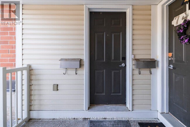 740 Chapman Mills Dr in Ottawa, ON - Building Photo - Building Photo