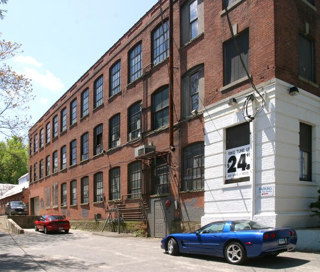 74-90 South St in Bristol, CT - Building Photo - Building Photo