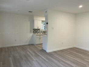 802 N 58th Ave in Hollywood, FL - Building Photo - Building Photo