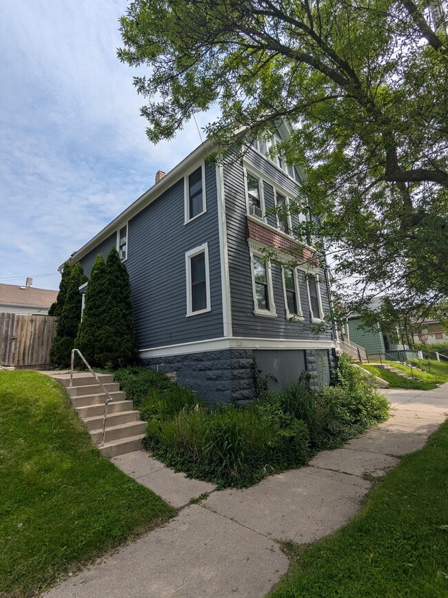 116 E Lloyd St, Unit Lower