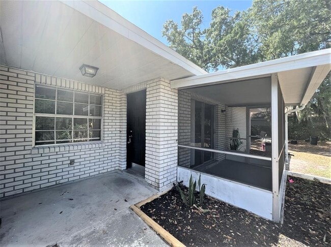 property at 3153 Bloomingdale Villas Ct